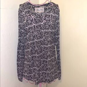 🥂Aventura Black and White Fitted Graphic Burnout L/S Shirt- Large (12/14)